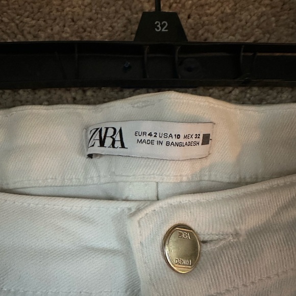 Zara White Cropped Jeans with Distressed Hem - Picture 8 of 8